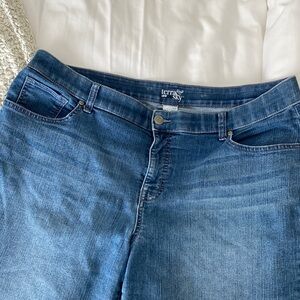 Terra & Sky denim jean women’s capris size 18W with fringe bottom detail